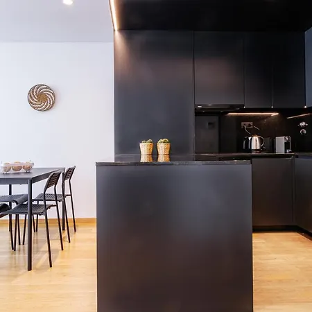 Apartamento New Camoes Deluxe With Ac And Free Parking *
