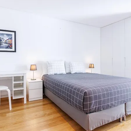 New Camoes Deluxe With Ac And Free Parking Apartment